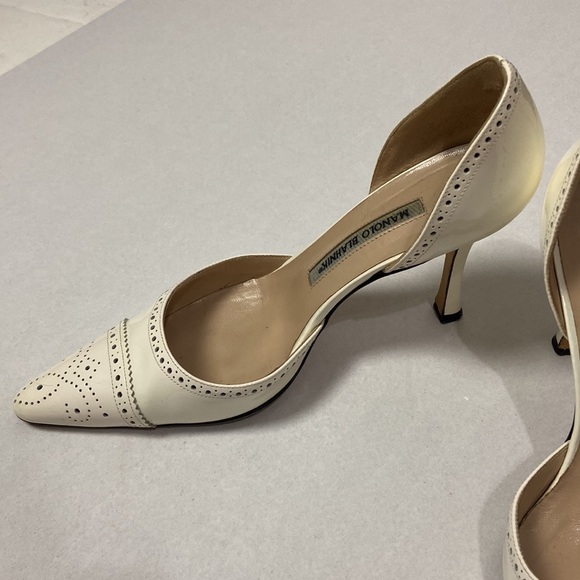 Manolo Blahnik Vintage Unique patent leather pumps - Picture 7 of 9